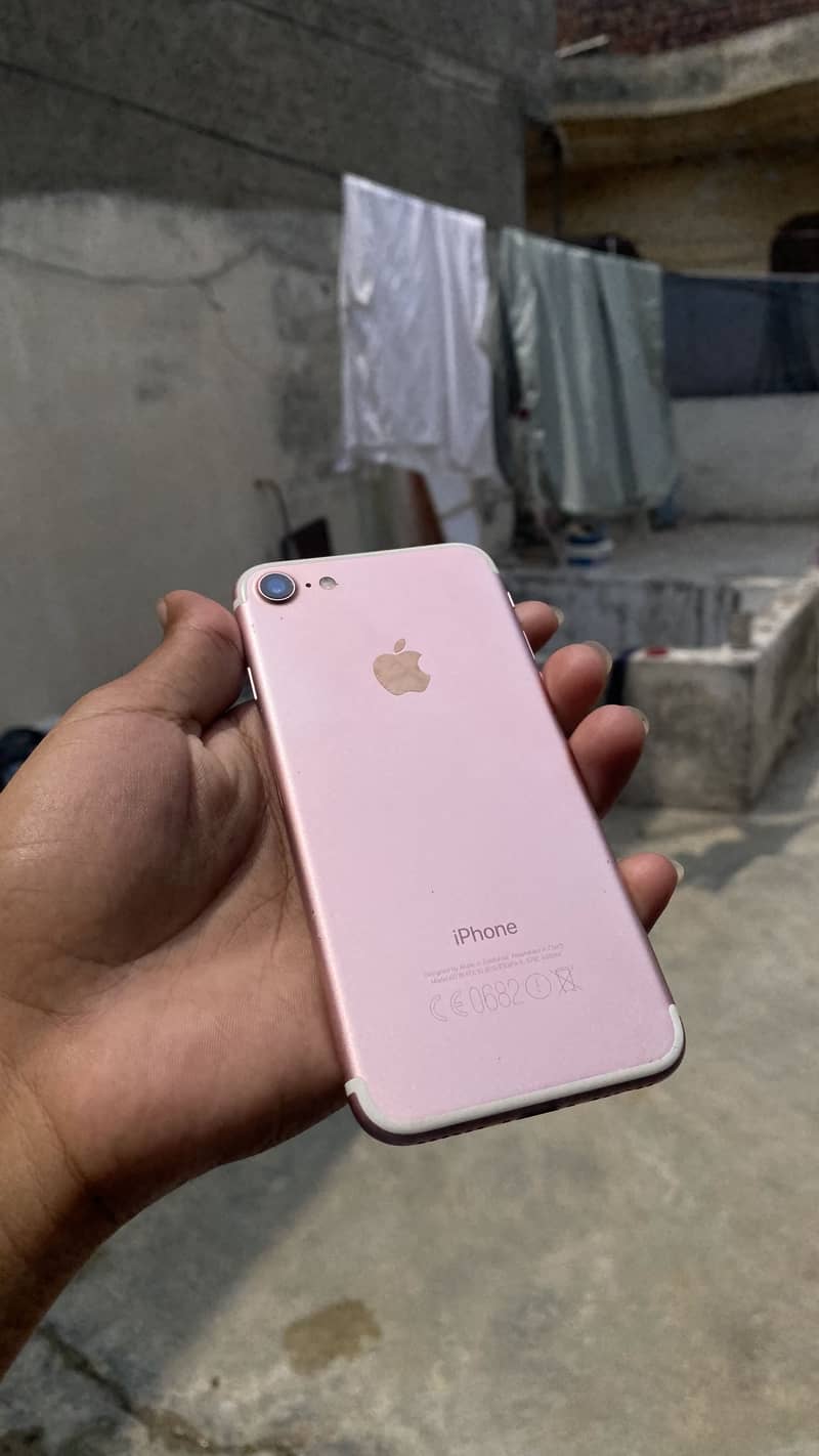 Apple iPhone 7 2