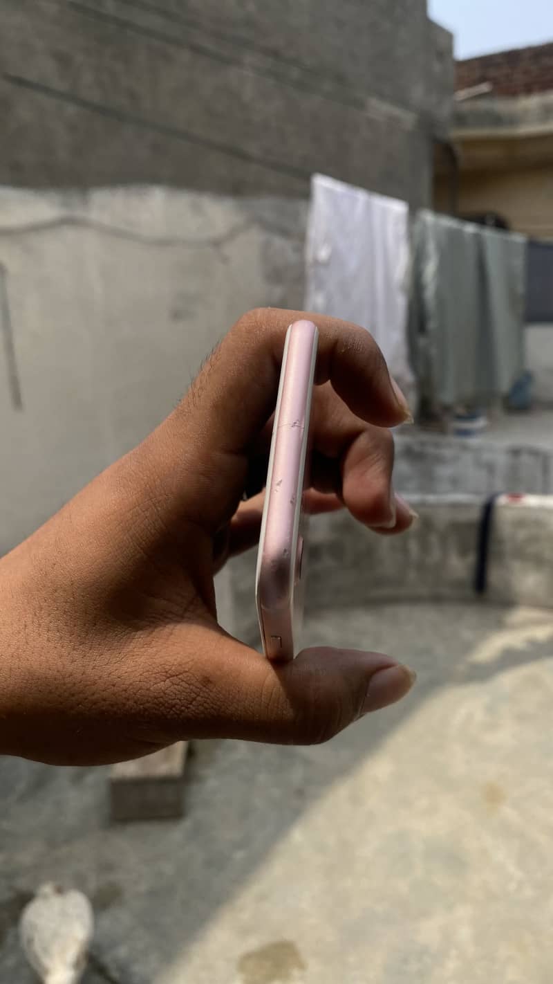 Apple iPhone 7 4