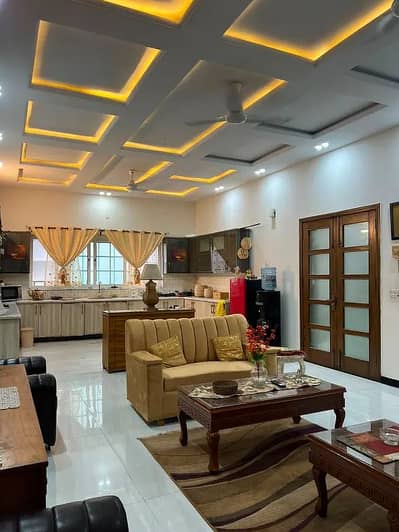 G 13 2 MARLA ROOM AVAILABLE FOR RENT
