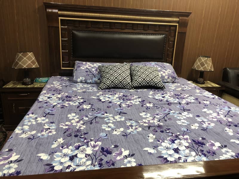 Bed with side tables 4