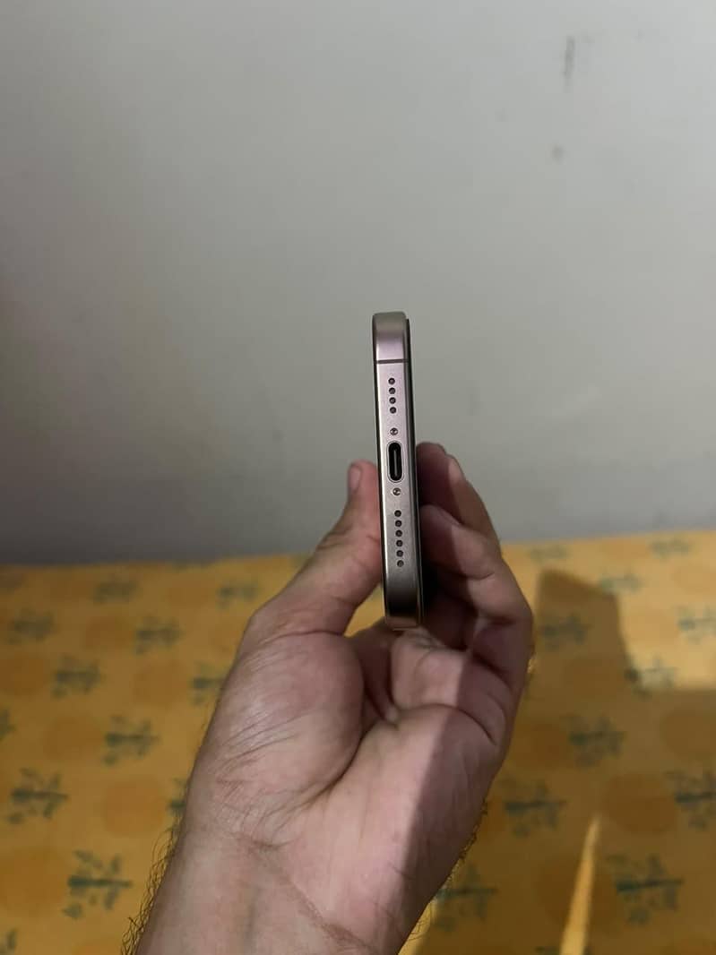 Apple iPhone 16 Pro Max 1