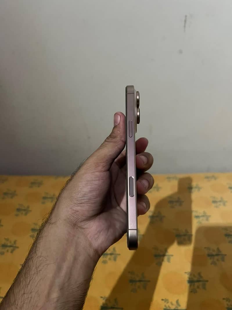 Apple iPhone 16 Pro Max 2