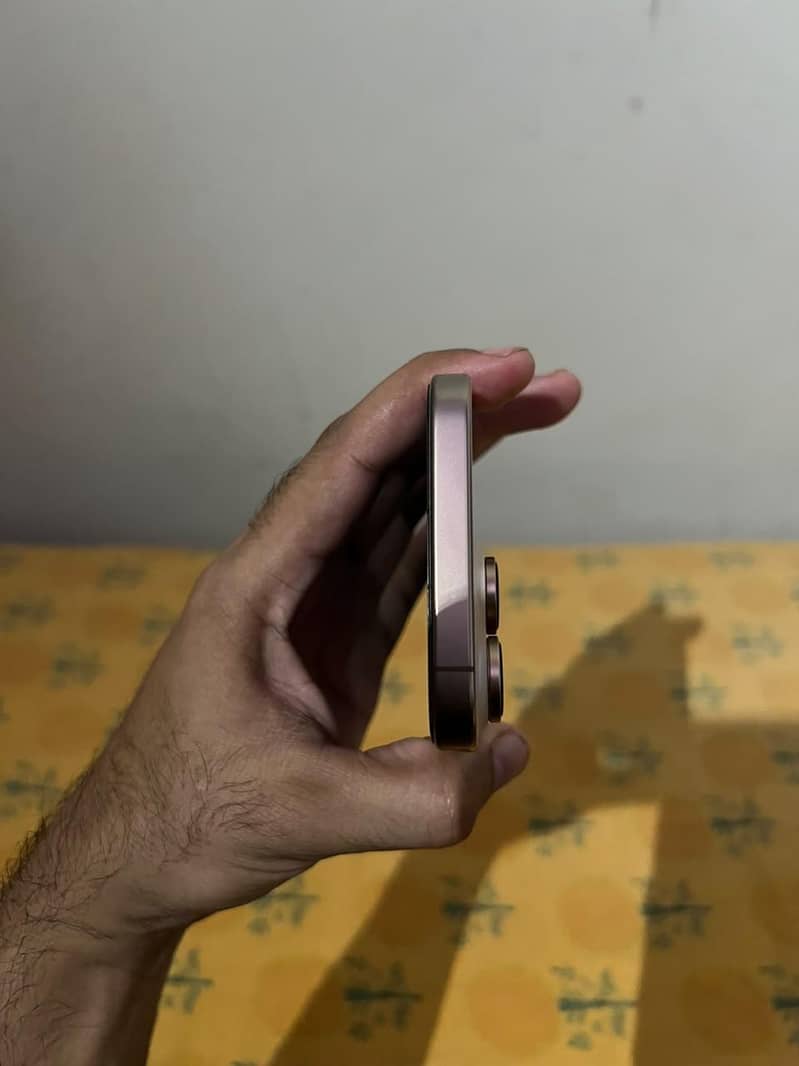 Apple iPhone 16 Pro Max 3