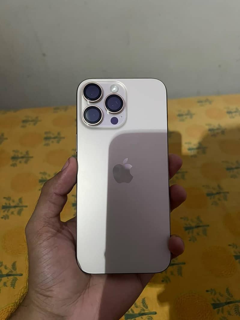 Apple iPhone 16 Pro Max 4