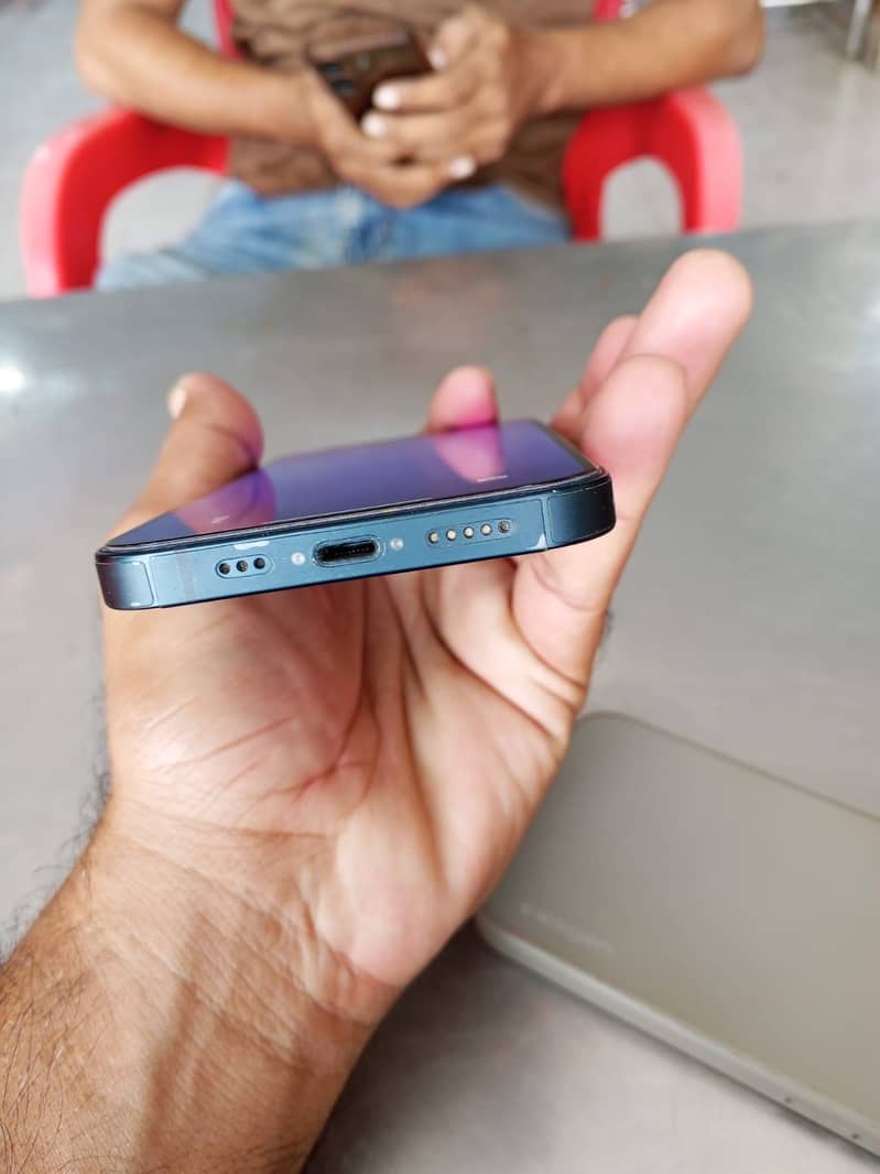 Apple iPhone 14 3