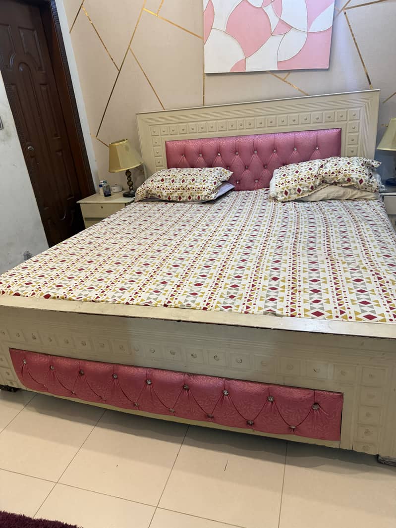 Bed and dressing table 2