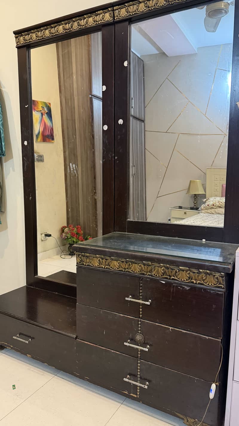 Bed and dressing table 4