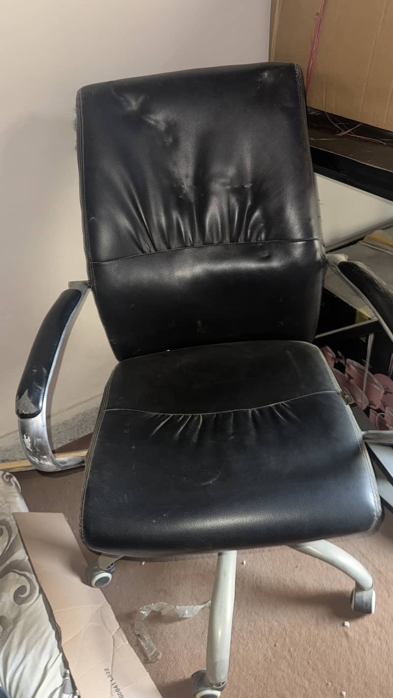 Computer table & office chair 3
