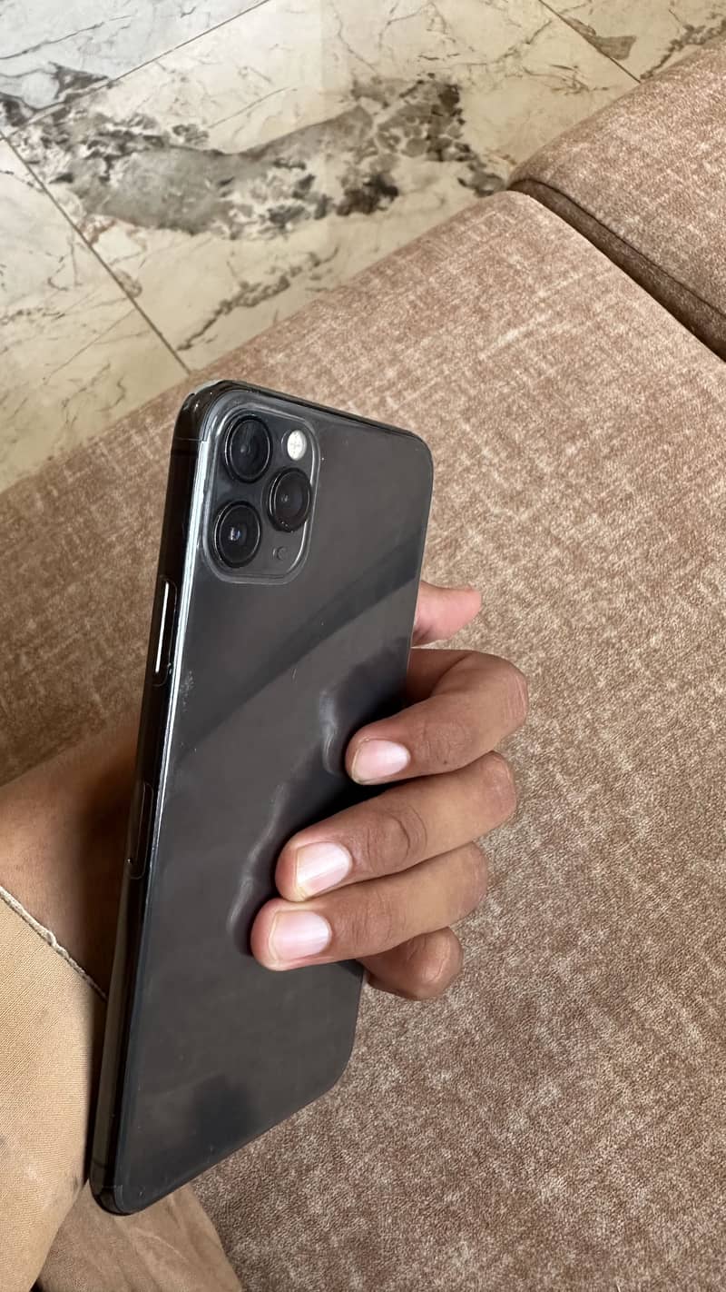 Apple iPhone 11 Pro Max 3