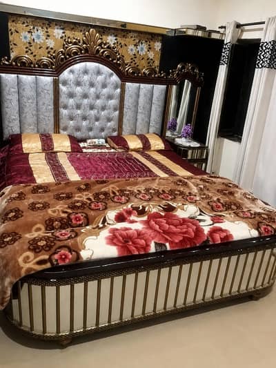 Royal Bedroom Set - Bed + Dressing+side tables
