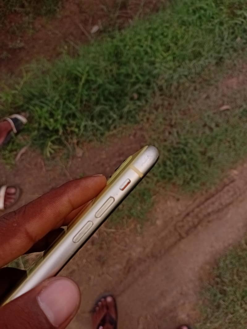 Apple iPhone 11 6