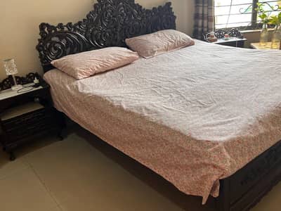 Chanyoti bed shesham wood