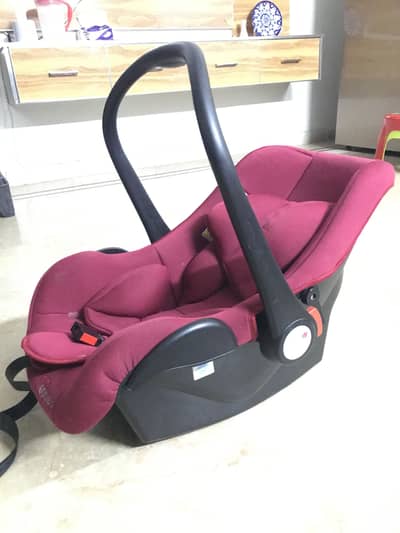 Baby Cot and Car seat - Tinnies
