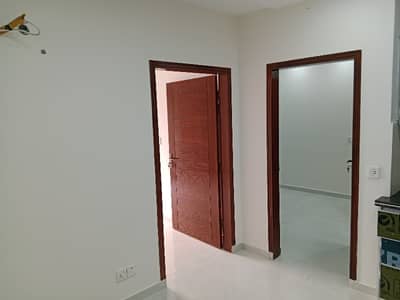 2Bedroom Non Furnished Apartments For Rent race Cross Road Mall Road
