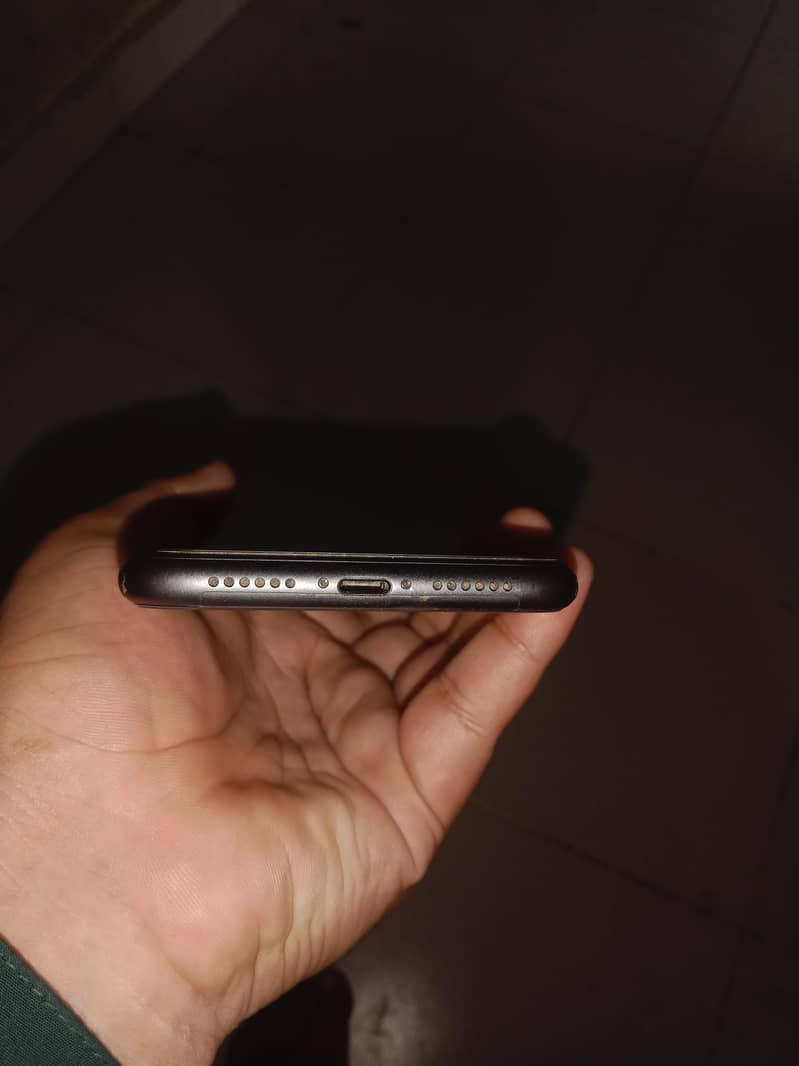 Apple iPhone 11 3