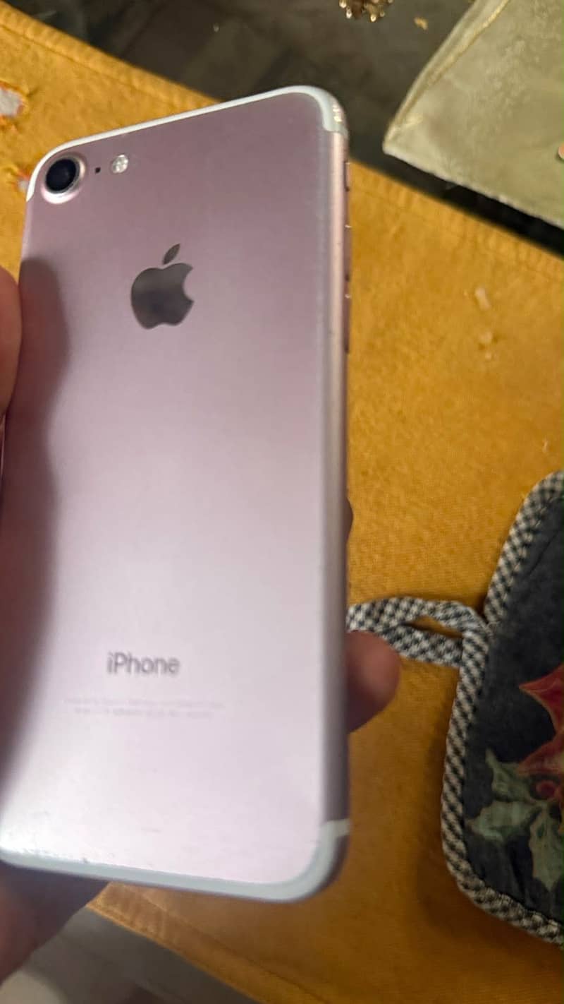 Apple iPhone 7 2
