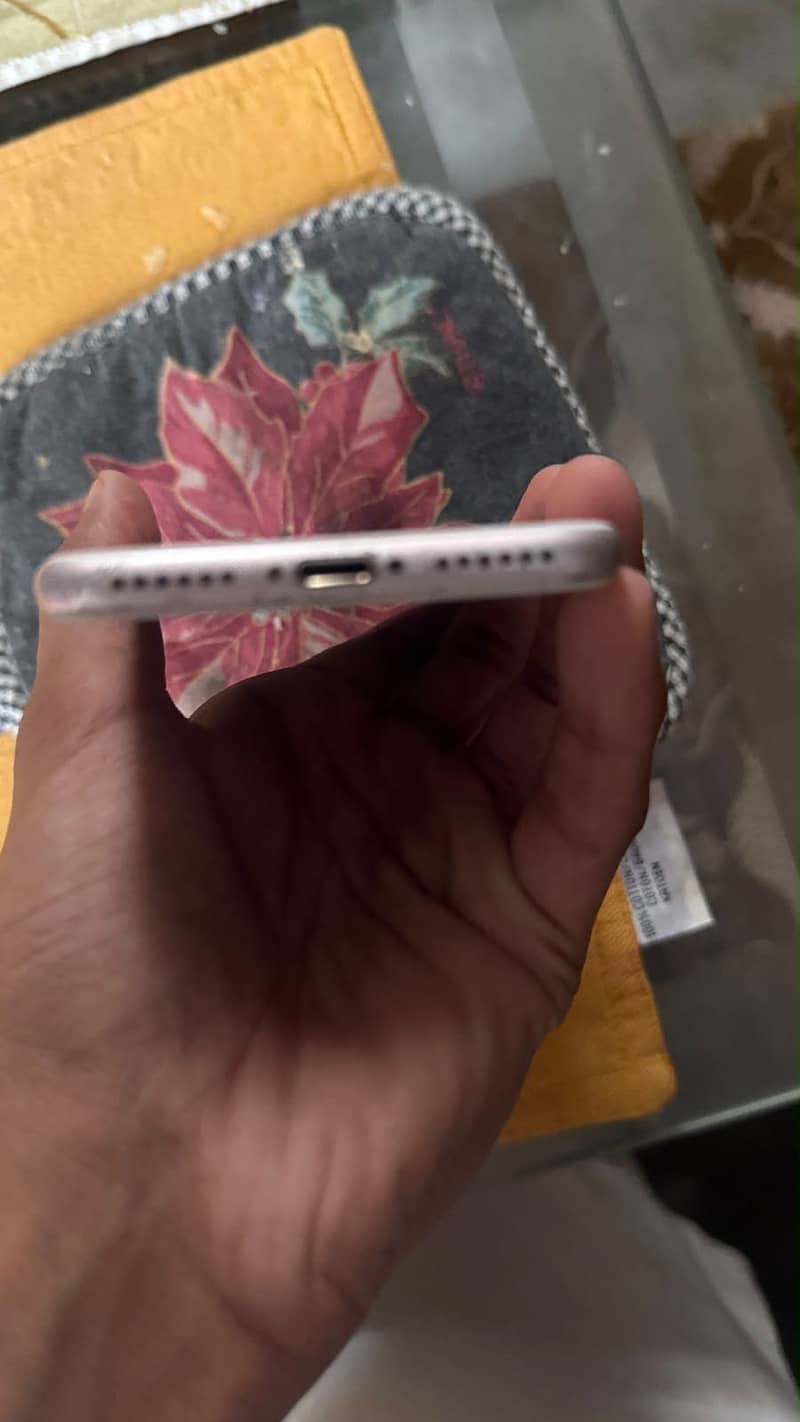 Apple iPhone 7 3