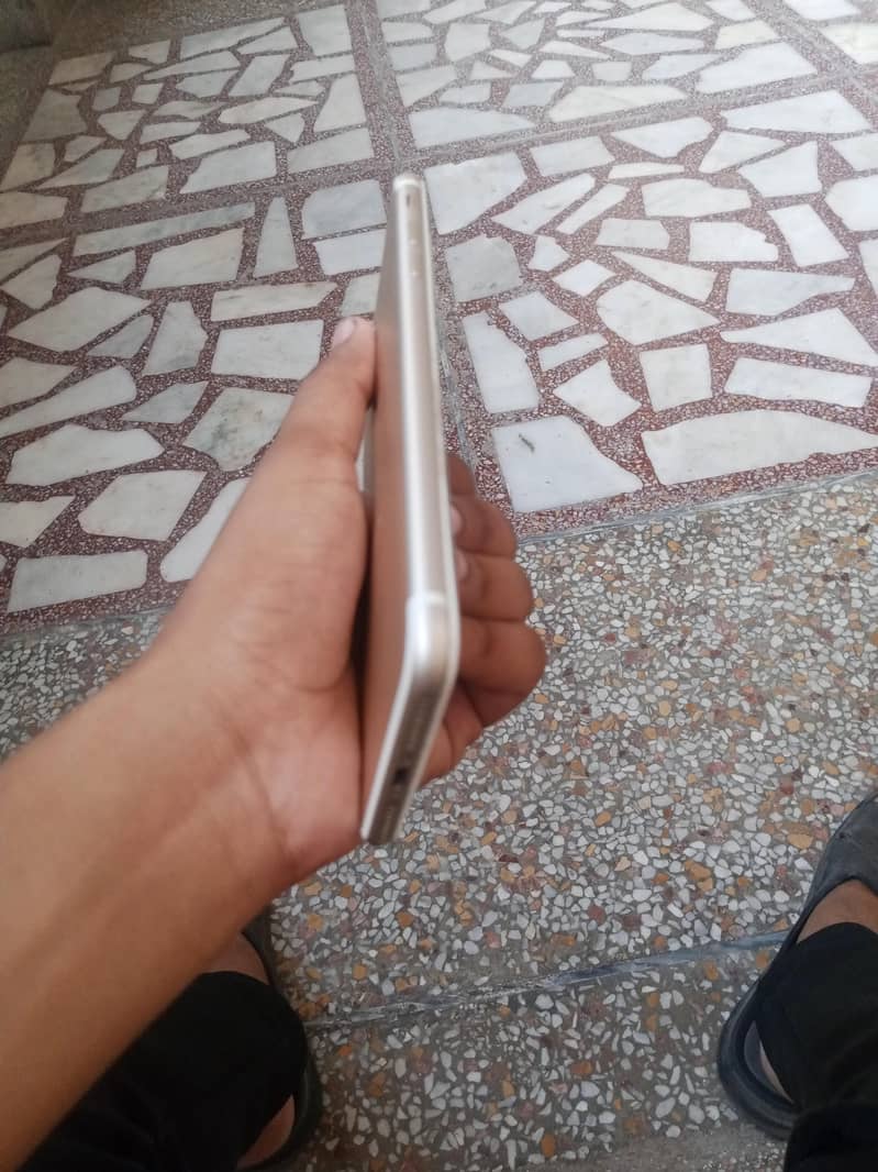 Apple iPhone 7 Plus 3