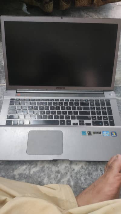 Samsung series 7NP700Z5B core i7 laptop for parts/repair -Dead mother