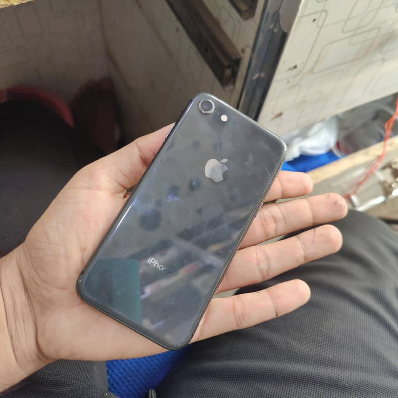 Apple iPhone 8 1