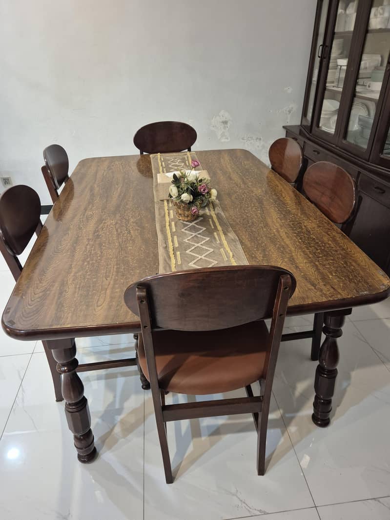 excellent dining table 0