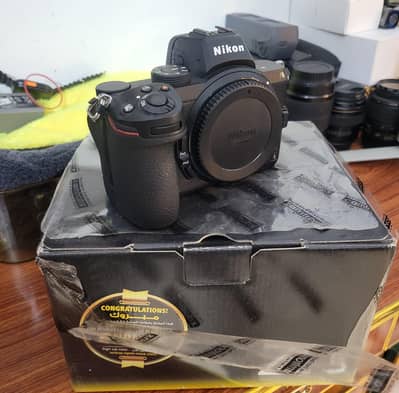 Nikon Z5 (10/10+) (Complete Box)