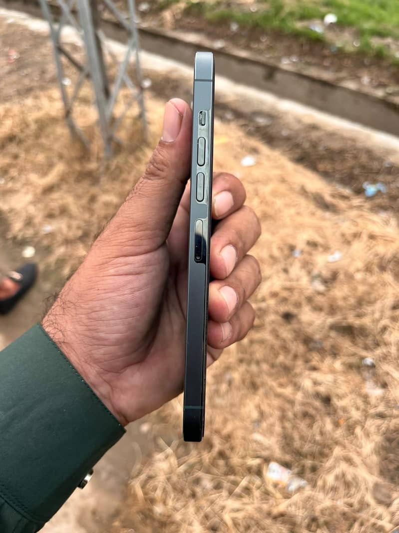 Apple iPhone 13 Pro Max 2