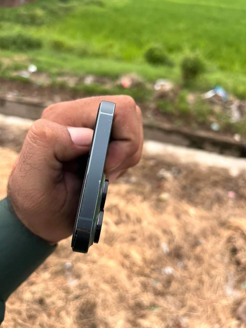 Apple iPhone 13 Pro Max 3