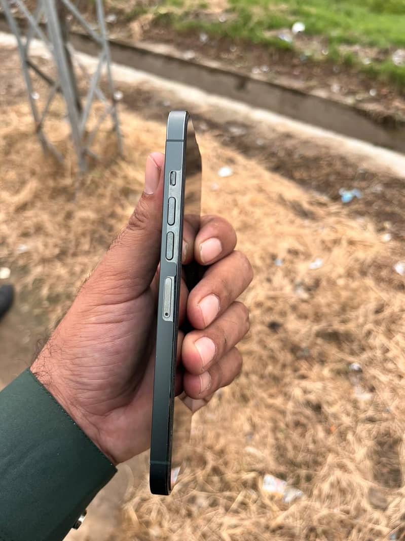 Apple iPhone 13 Pro Max 4