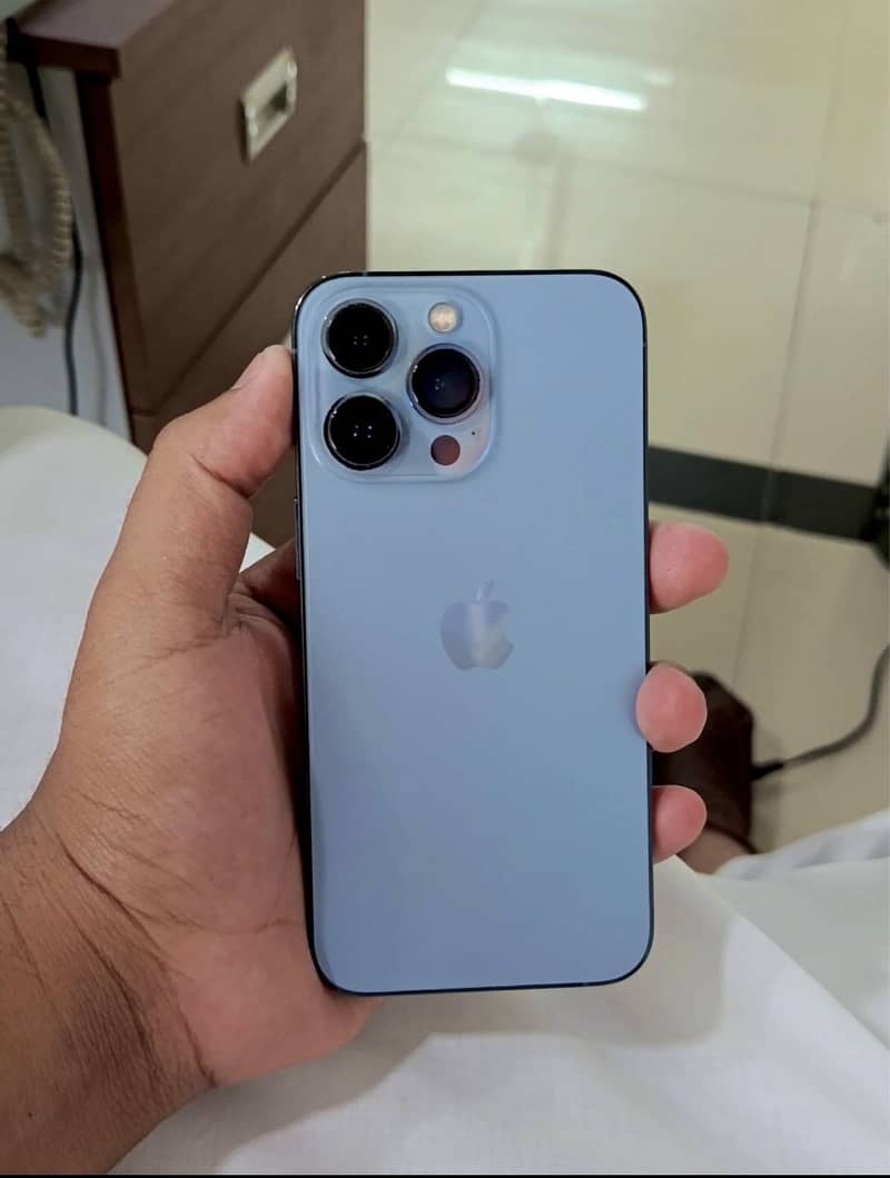 Apple iPhone 13 Pro 2