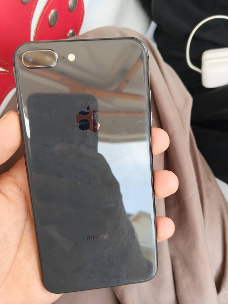 Apple iPhone 8 Plus 3