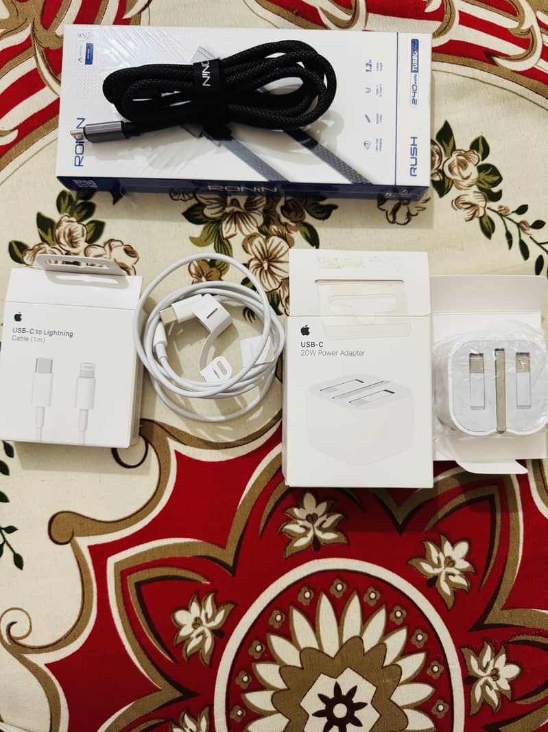 iPhone Adaptor and Lightning Cable 1