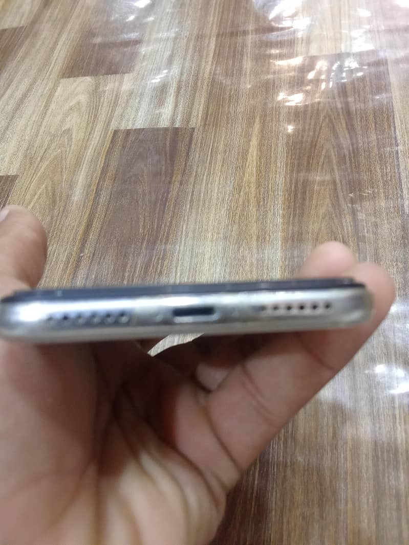 Apple iPhone X 3