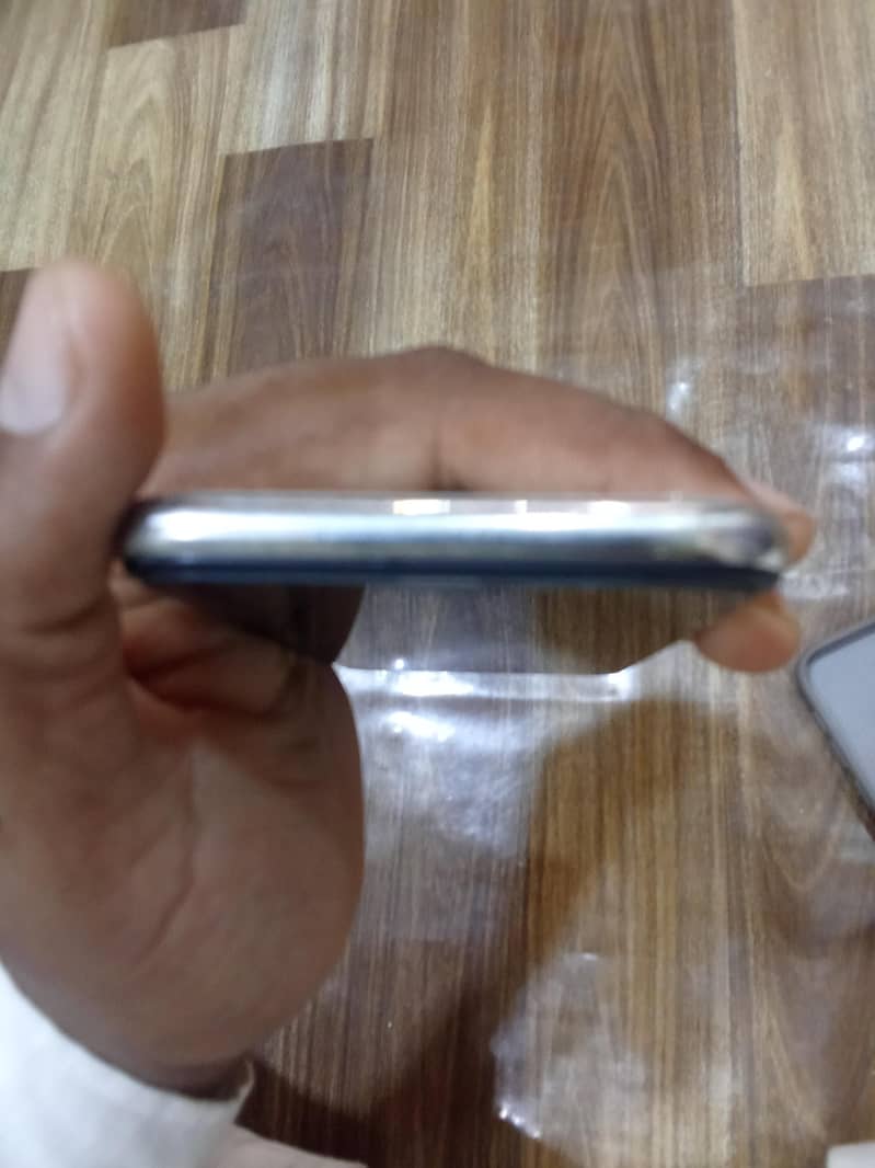 Apple iPhone X 4