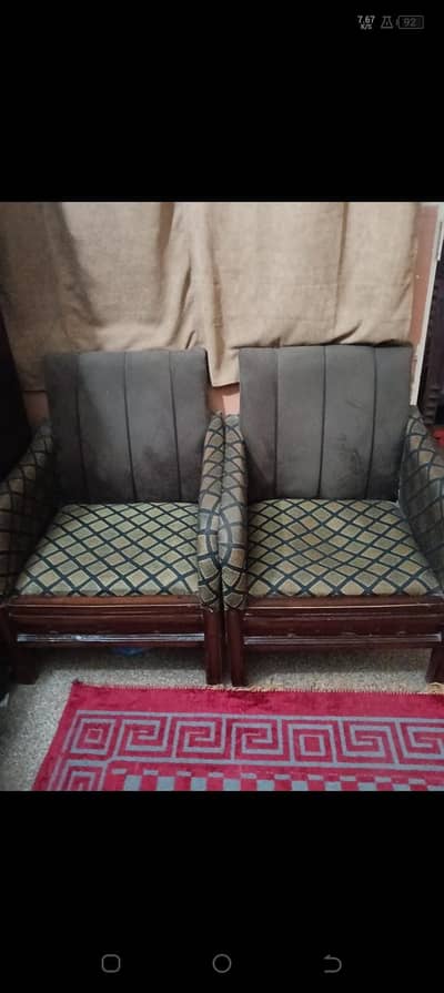 sofa set available for urgent sale