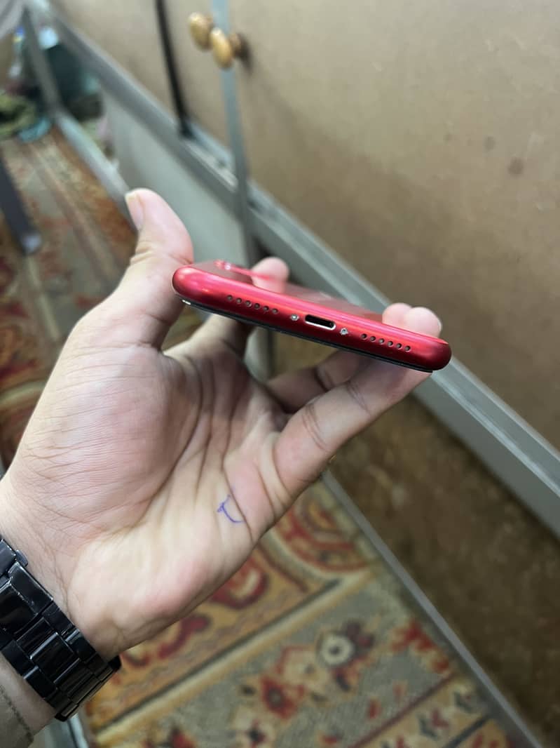 Apple iPhone 11 3