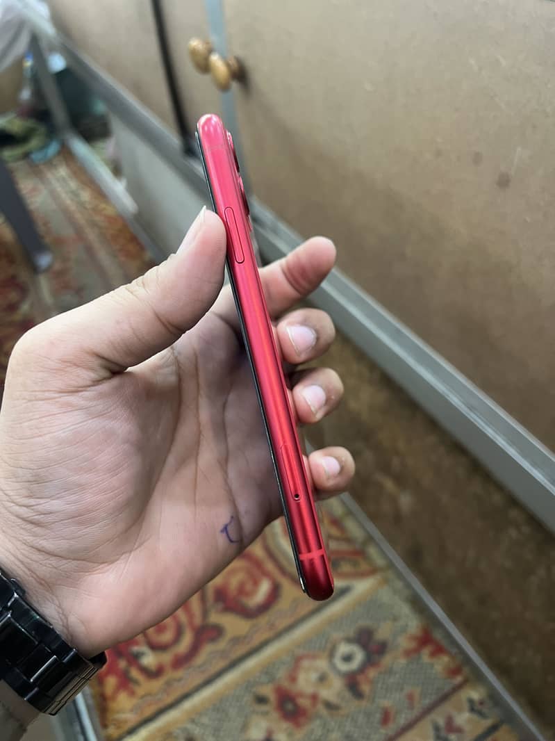 Apple iPhone 11 4