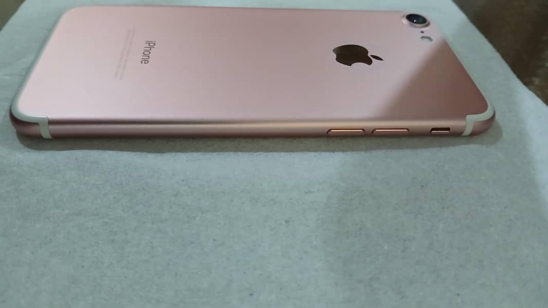 Apple iPhone 7 2