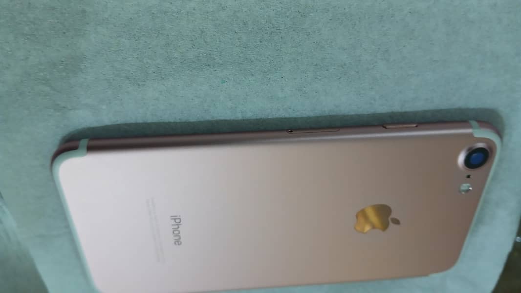 Apple iPhone 7 3