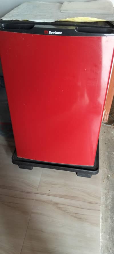Room refrigerator