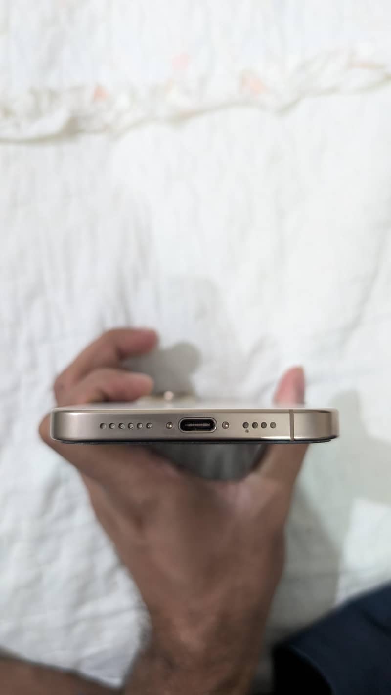 Apple iPhone 16 Pro Max 1