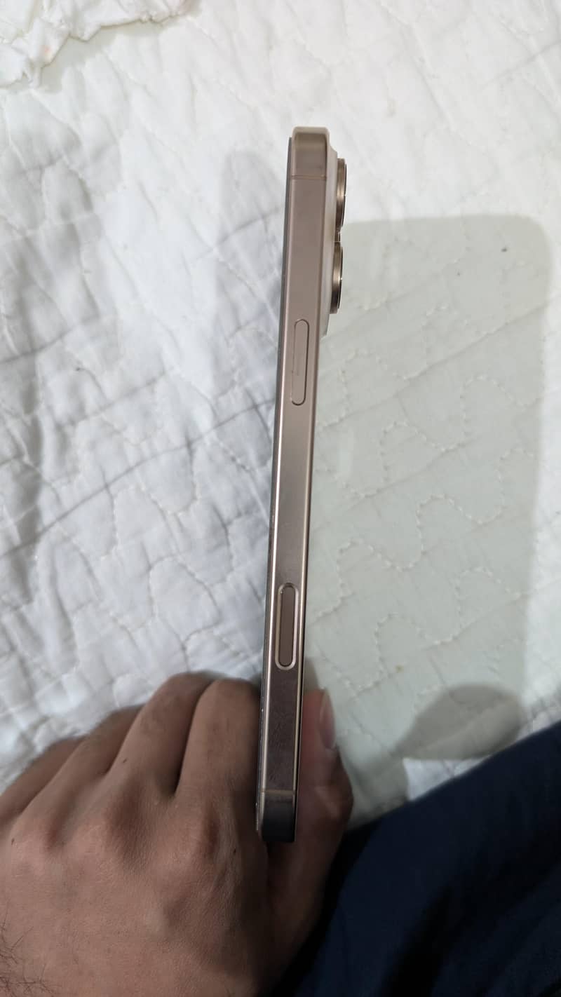 Apple iPhone 16 Pro Max 3