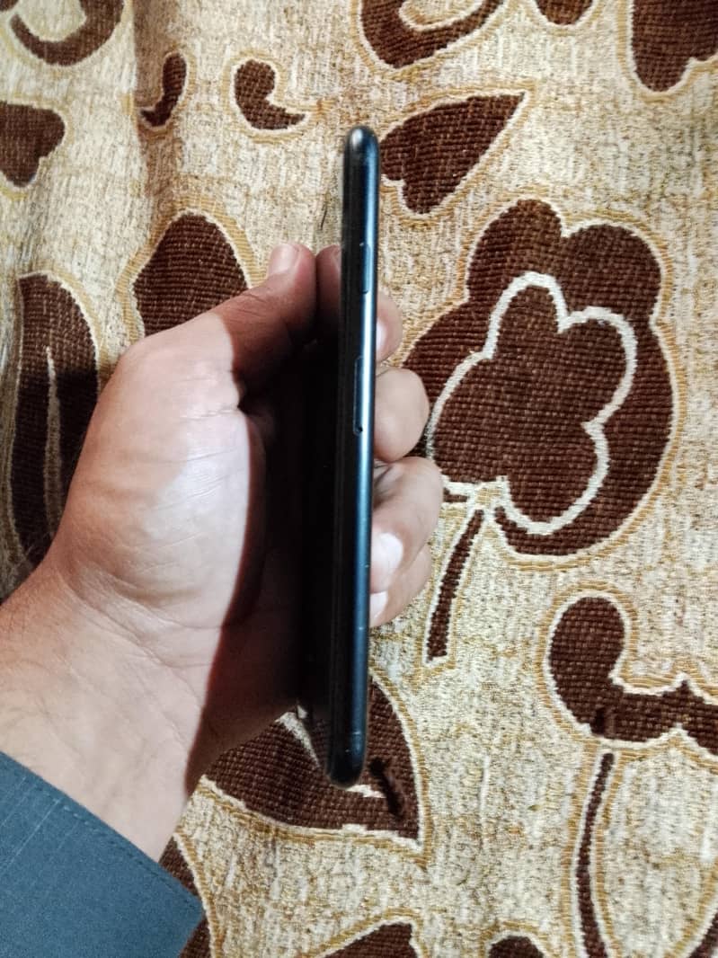 Apple iPhone 7 2