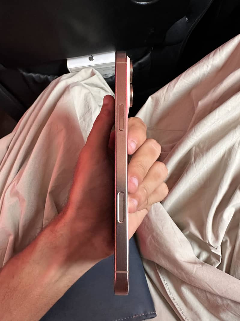 Apple iPhone 16 Pro Max 3