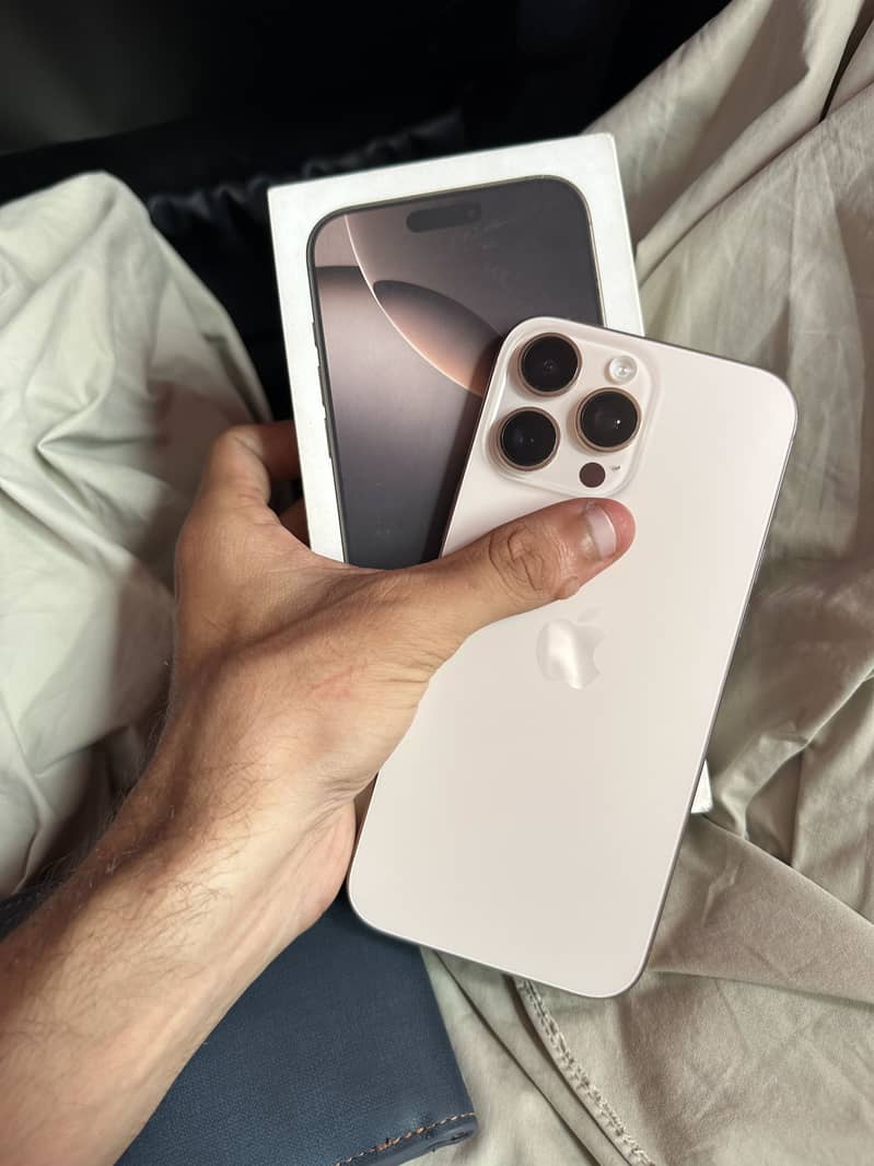Apple iPhone 16 Pro Max 4