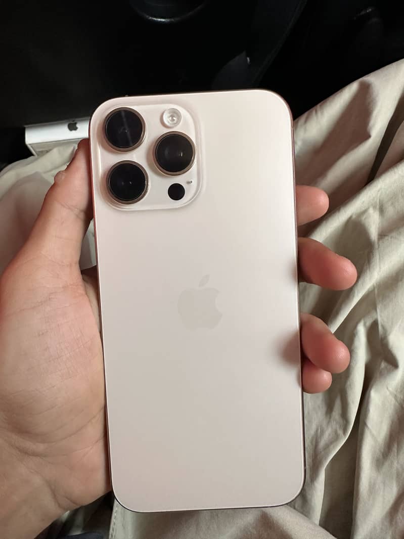 Apple iPhone 16 Pro Max 7