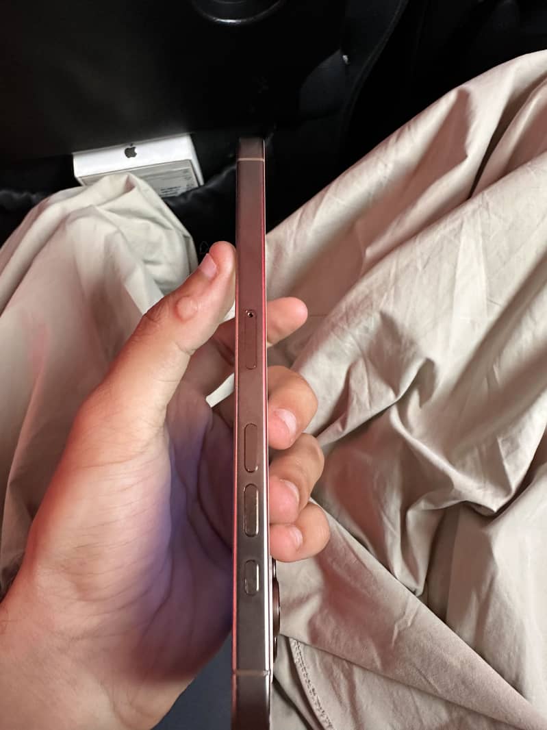 Apple iPhone 16 Pro Max 8