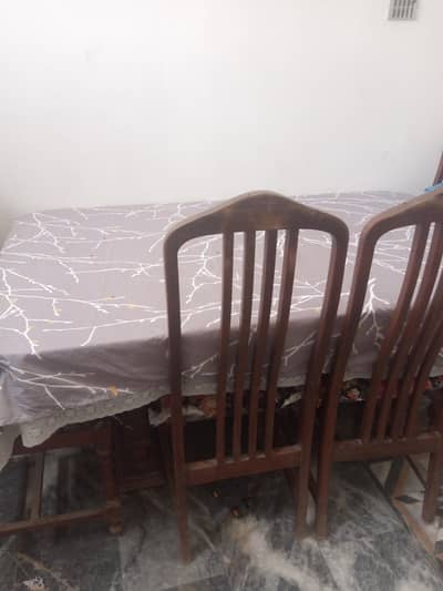 dining table with 6 chairs A1 condition