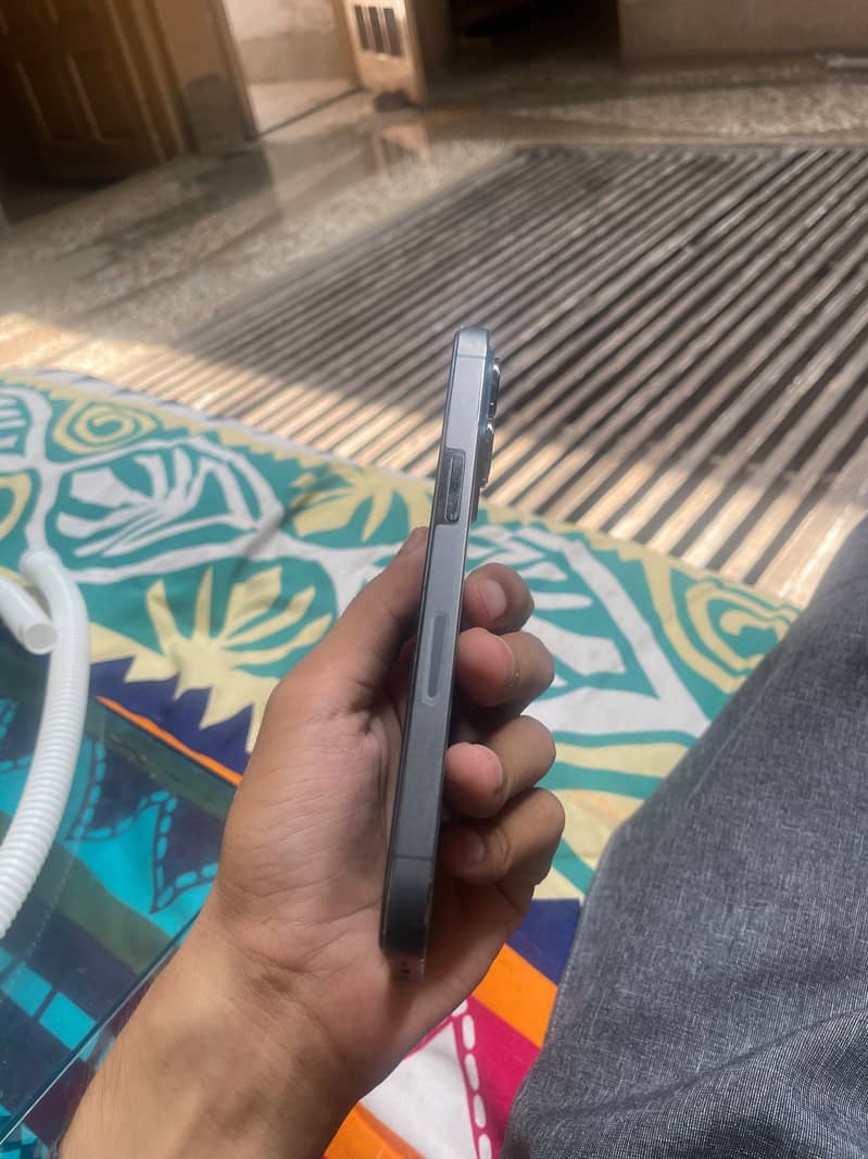 Apple iPhone 13 Pro 2
