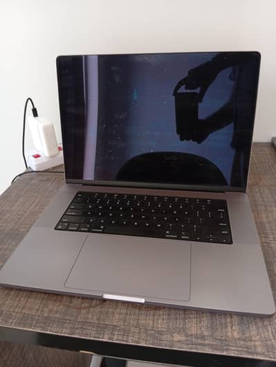 macbook pro max chip 32gb ram 1tbssd